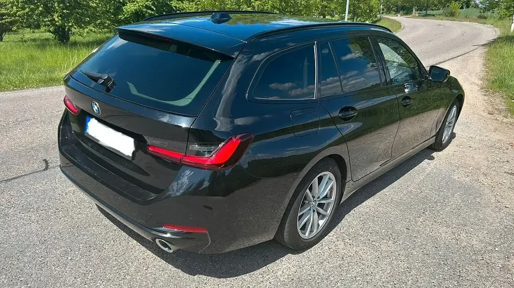 Używany BMW 320 190 KM (139 kW) 2023 Czarny Kombi