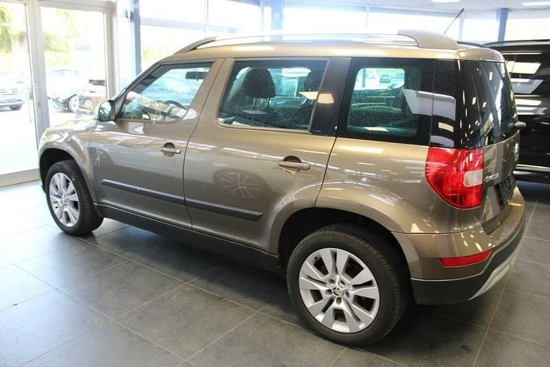 Gebraucht Skoda Yeti Outdoor Ambition 122 PS (89 kW) 2015 Braun SUV
