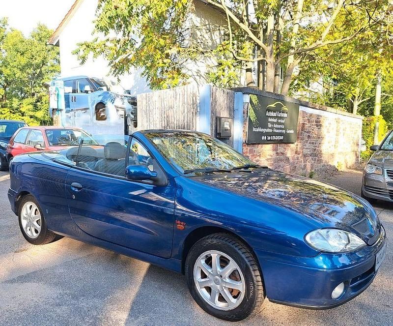 Blau Gebraucht 1999 Renault Mégane Cabriolet Privilege Cabrio | 2.399 € (Fairer Preis) - Bild 1/4