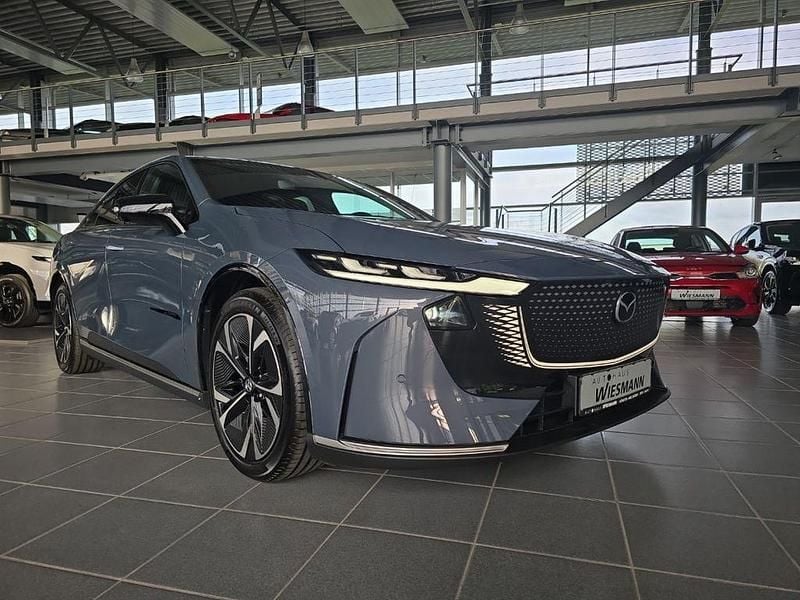 Neu Mazda 6e 60 kW (82 PS) 2026 Grau Limousine