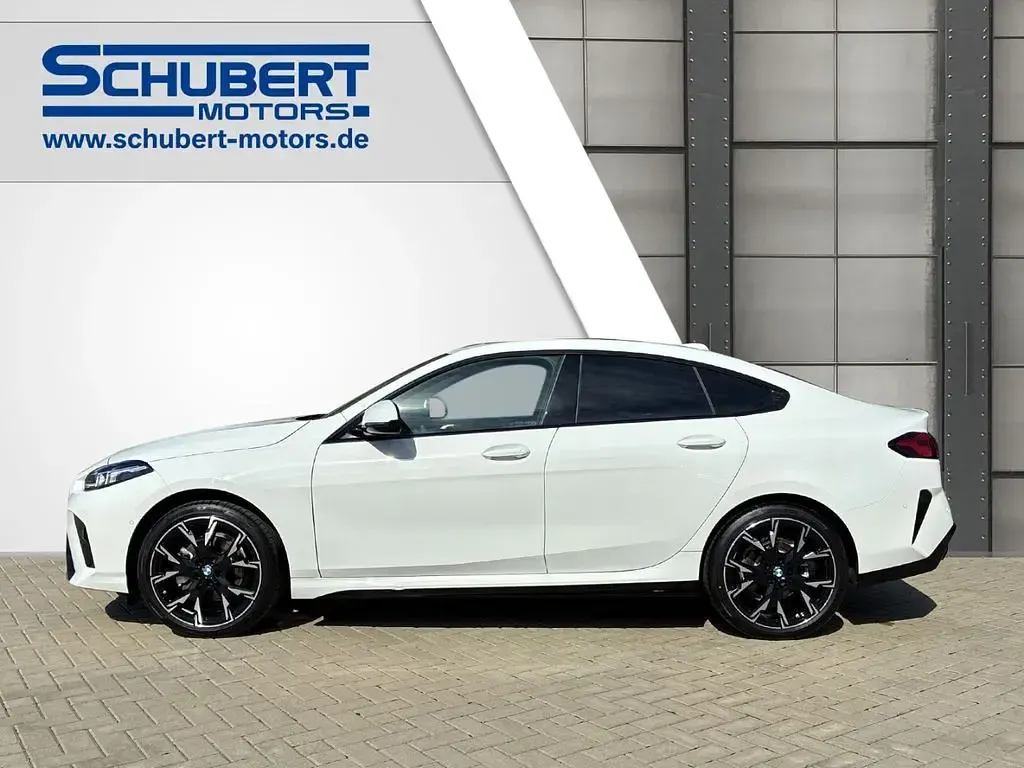 Gebraucht BMW 220 M Sport 156 PS (114 kW) 2025 Weiß Limousine