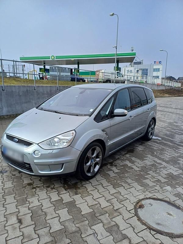 Silber Gebraucht 2008 Ford S-MAX S Van / Kleinbus | 4.600 € (Teuer) - Bild 1/4