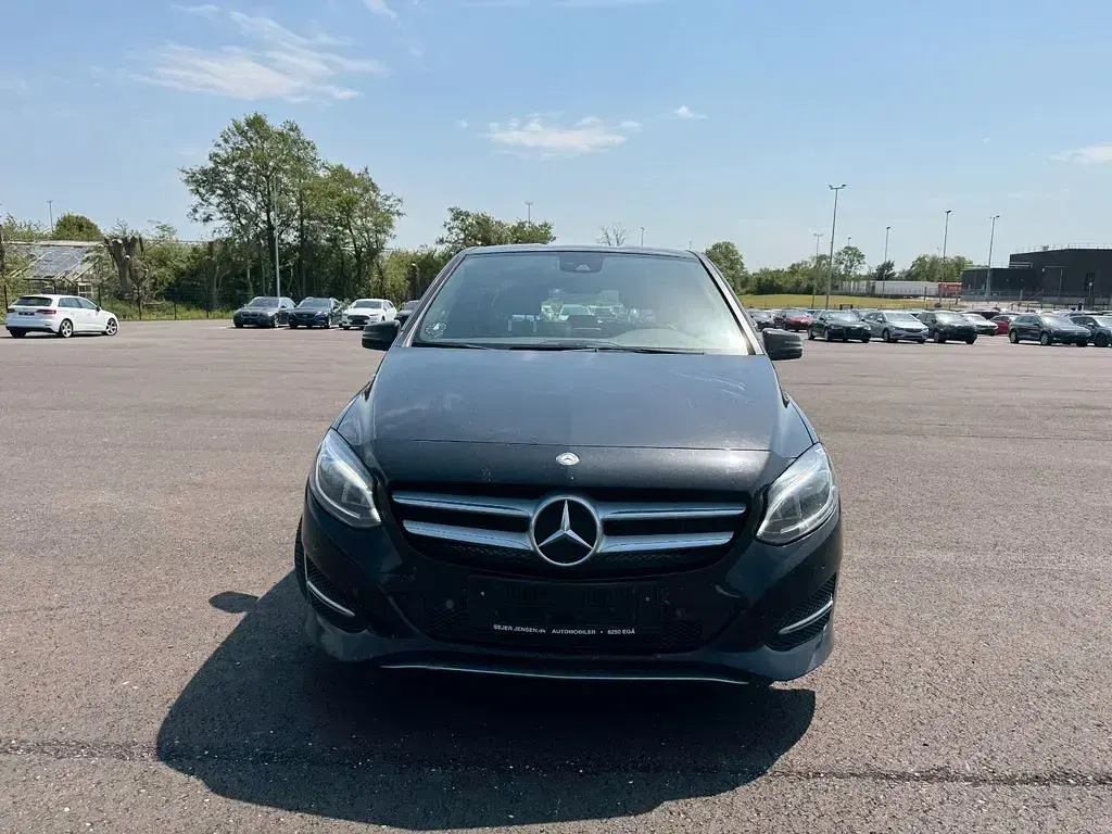 Gebraucht Mercedes B180 Business 109 PS (80 kW) 2017 Schwarz Kleinwagen