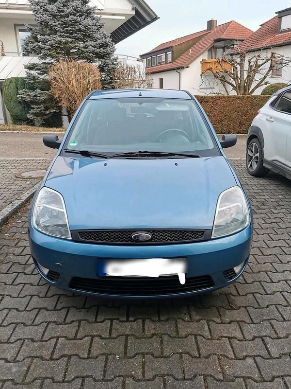 Blau Gebraucht 2003 Ford Fiesta Kleinwagen | 1.630 € (Etwas zu teuer) - Bild 1/4