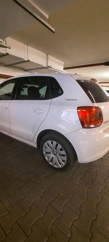 Gebraucht VW Polo Team 90 PS (66 kW) 2011 Weiß Kleinwagen