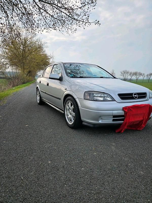Gebraucht Opel Astra 84 PS (61 kW) 2002 Silber Limousine