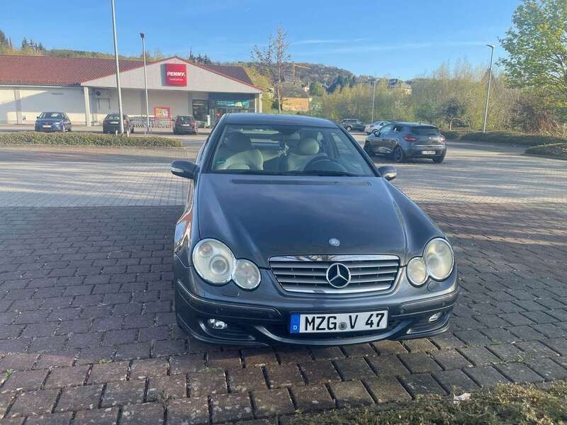 Grau Gebraucht 2004 Mercedes C200 Coupé | 2.999 € (Fairer Preis) - Bild 1/4