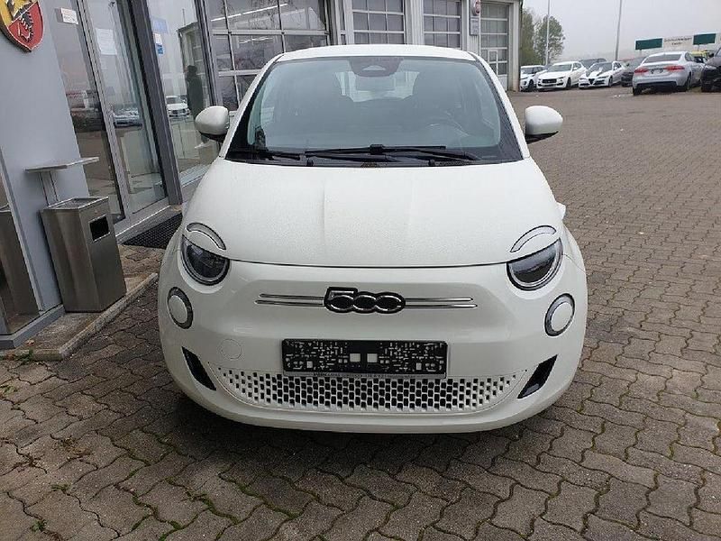 Second-hand Fiat 500e Basis 86 kW (118 CP) 2023 Alb Berlinǎ
