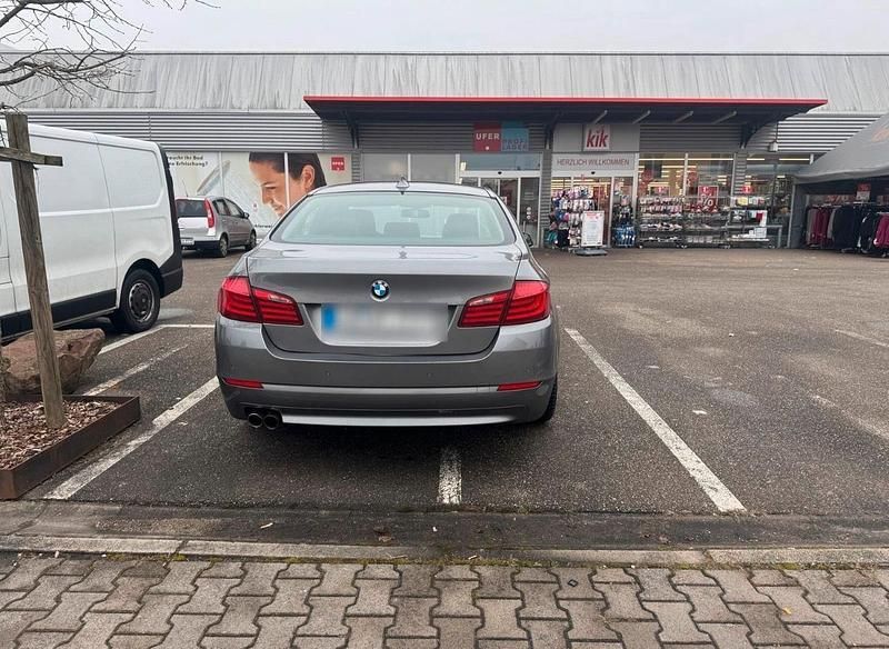 Grau Gebraucht 2011 BMW 525 Limousine | 11.800 € (Fairer Preis) - Bild 1/4