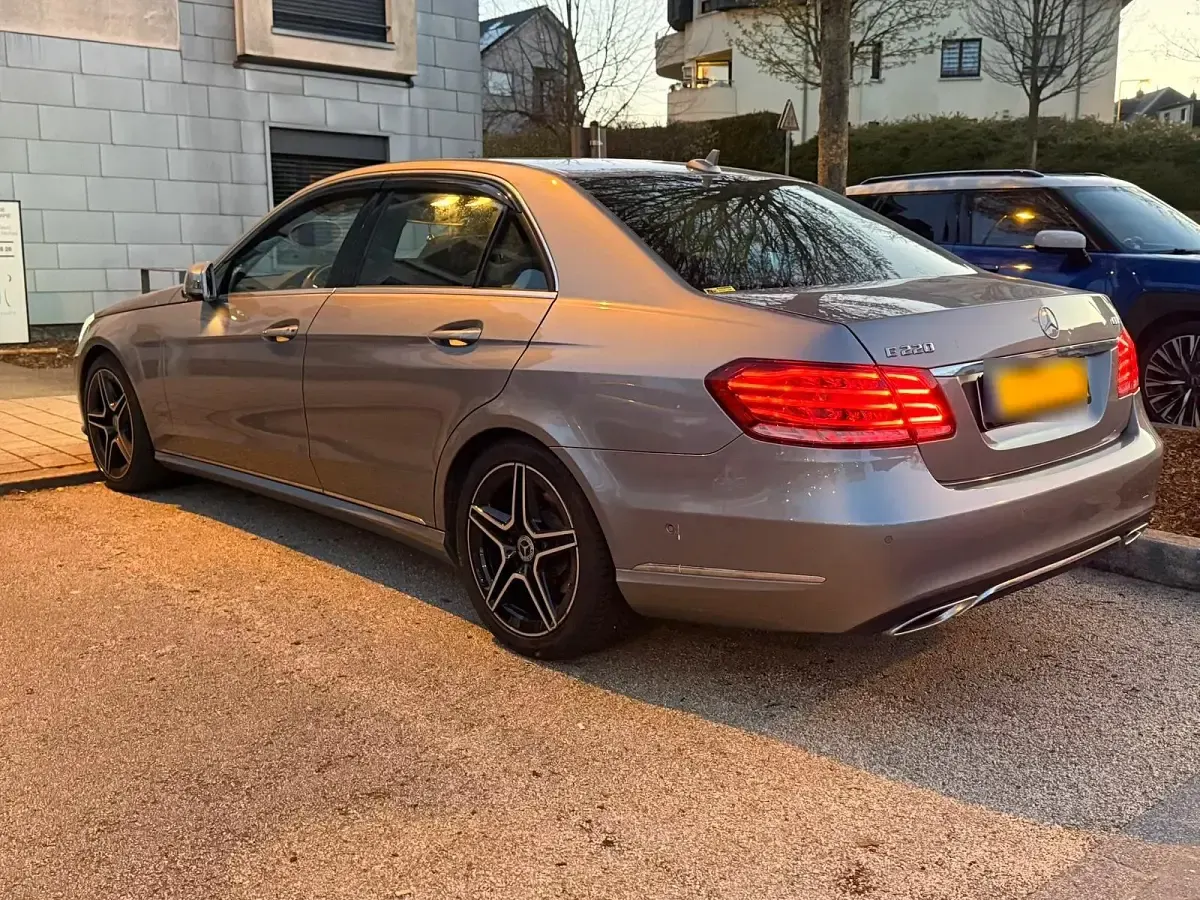 Gebraucht Mercedes E220 170 PS (125 kW) 2014 Grau Limousine