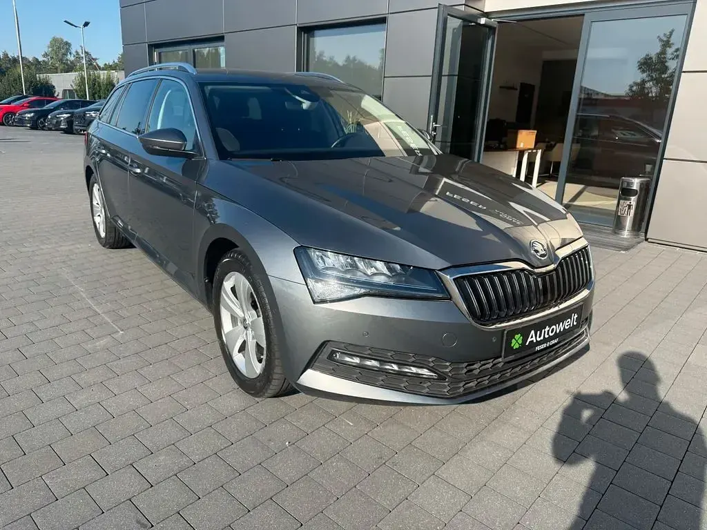 Gebraucht Skoda Superb Ambition 150 PS (110 kW) 2022 Grau Kombi