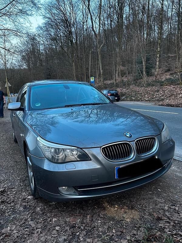 Gebraucht BMW 523 190 PS (139 kW) 2009 Grau Limousine