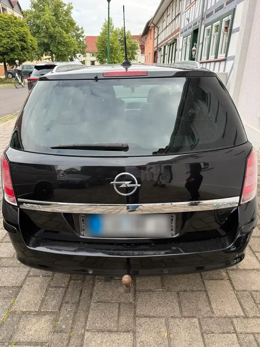 Gebraucht Opel Astra 110 PS (80 kW) 2009 Schwarz Limousine