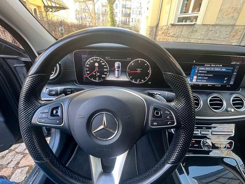 Gebraucht Mercedes E220 194 PS (142 kW) 2017 Grau Limousine