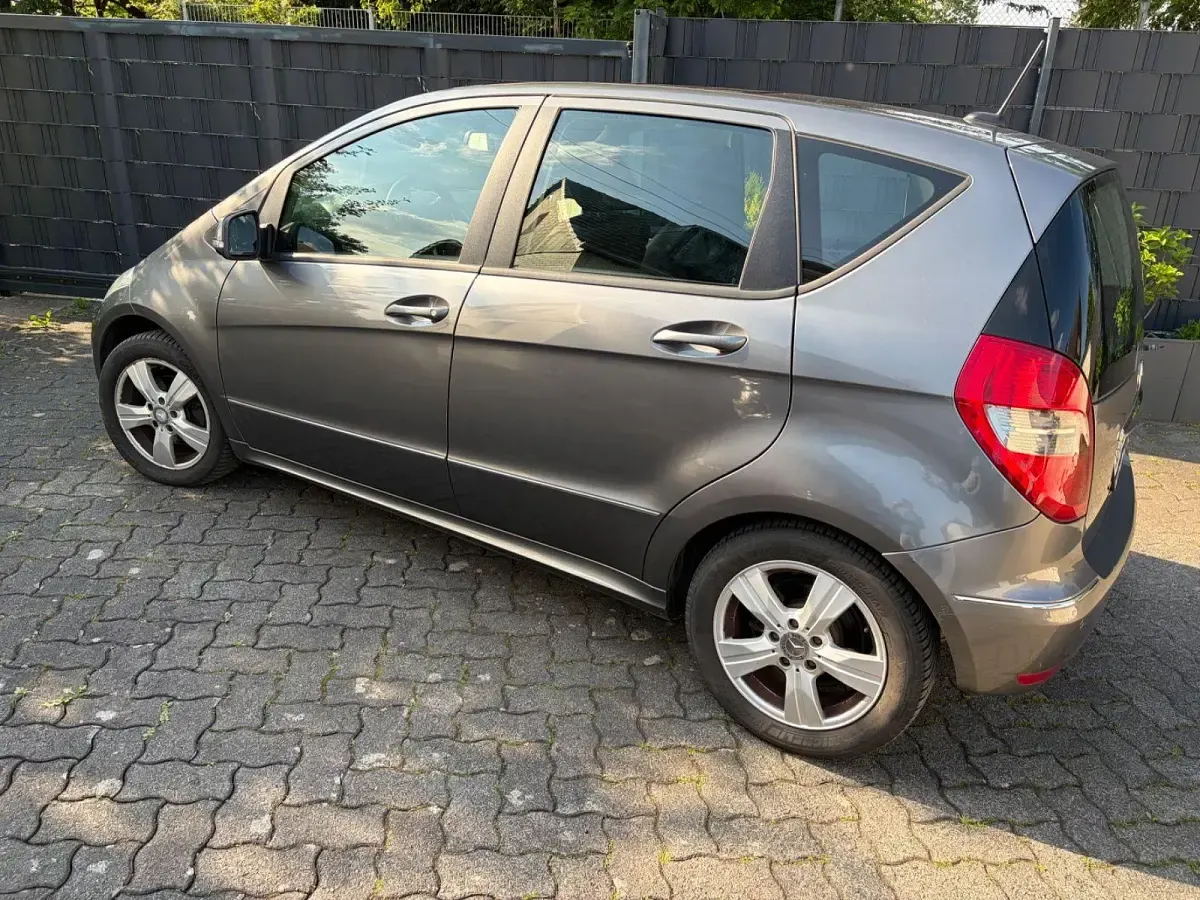 Gebraucht Mercedes A180 Avantgarde 109 PS (80 kW) 2010 Grau Kleinwagen