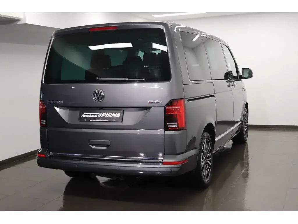 Gebraucht VW Multivan Generation Six 204 PS (150 kW) 2022 Grau Van / Kleinbus