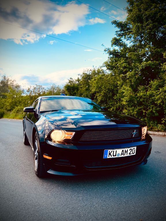 Schwarz Gebraucht 2011 Ford Mustang Coupé | 13.499 € (Guter Preis) - Bild 1/4