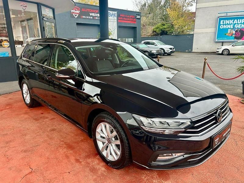Deep black Gebraucht 2023 VW Passat Comfortline Kombi | 20.990 € (Guter Preis) - Bild 1/4