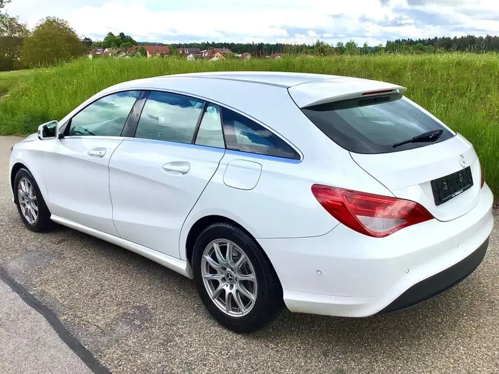 Gebraucht Mercedes CLA200 Shooting Brake 136 PS (100 kW) 2018 Polarweiss  glanz Kombi