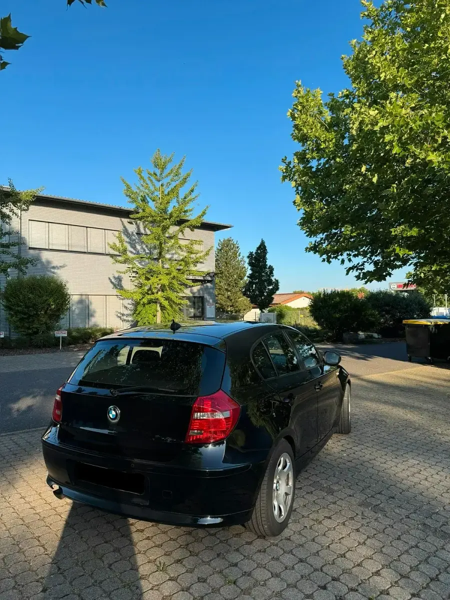 Gebraucht BMW 116 122 PS (89 kW) 2010 Schwarz Kleinwagen