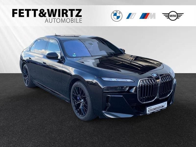 Saphirschwarz metallic Gebraucht 2024 BMW 750e M Sport Limousine | 104.900 € (Fairer Preis) - Bild 1/3