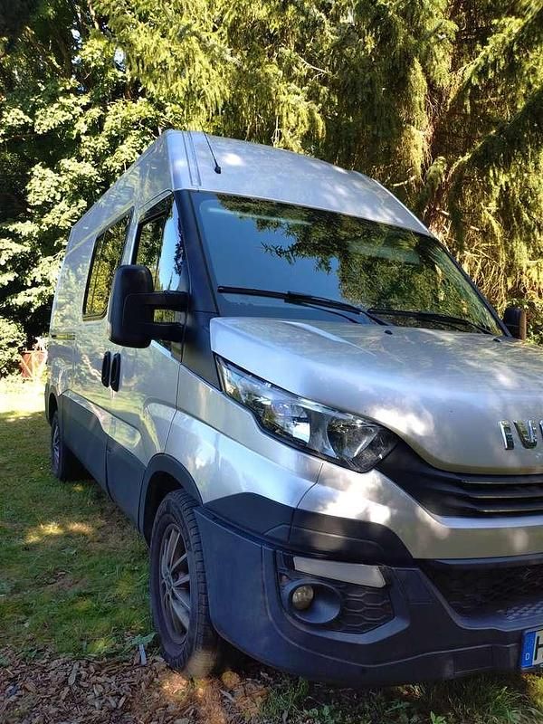 Silber Gebraucht 2017 Iveco Daily Van | 22.000 € (Superpreis) - Bild 1/4
