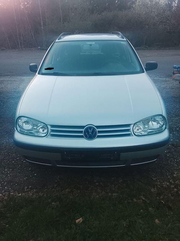 Gebraucht VW Golf IV Basis 105 PS (77 kW) 2002 Grau Kombi