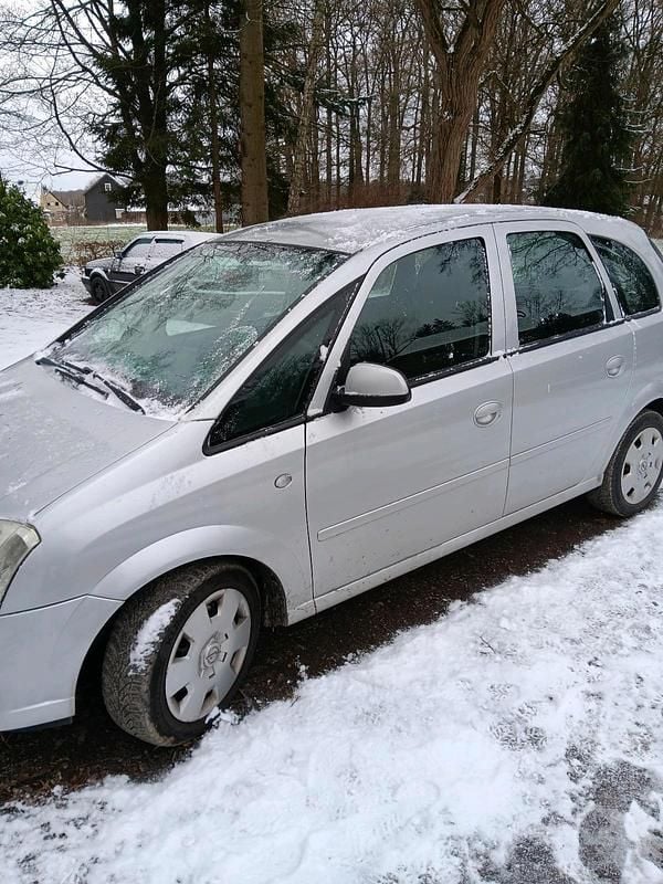 Silber Gebraucht 2006 Opel Meriva Van / Kleinbus | 2.600 € (Etwas zu teuer) - Bild 1/4