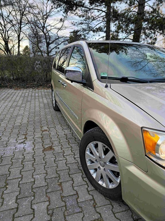 Gebraucht Chrysler Grand Voyager 287 PS (211 kW) 2012 Gold Van / Kleinbus