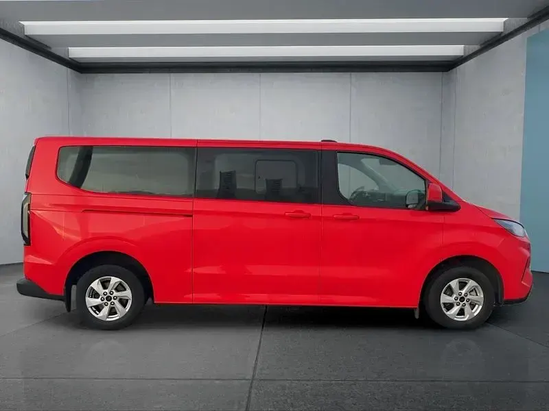 Gebraucht Ford Tourneo Custom 136 PS (100 kW) 2025 Rot Van