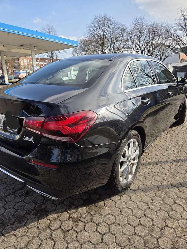 Gebraucht Mercedes A180 Progressive 116 PS (85 kW) 2020 Schwarz Limousine
