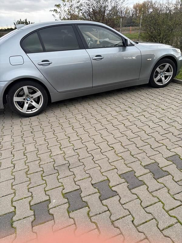 Gebraucht BMW 523 177 PS (130 kW) 2005 Silber Limousine