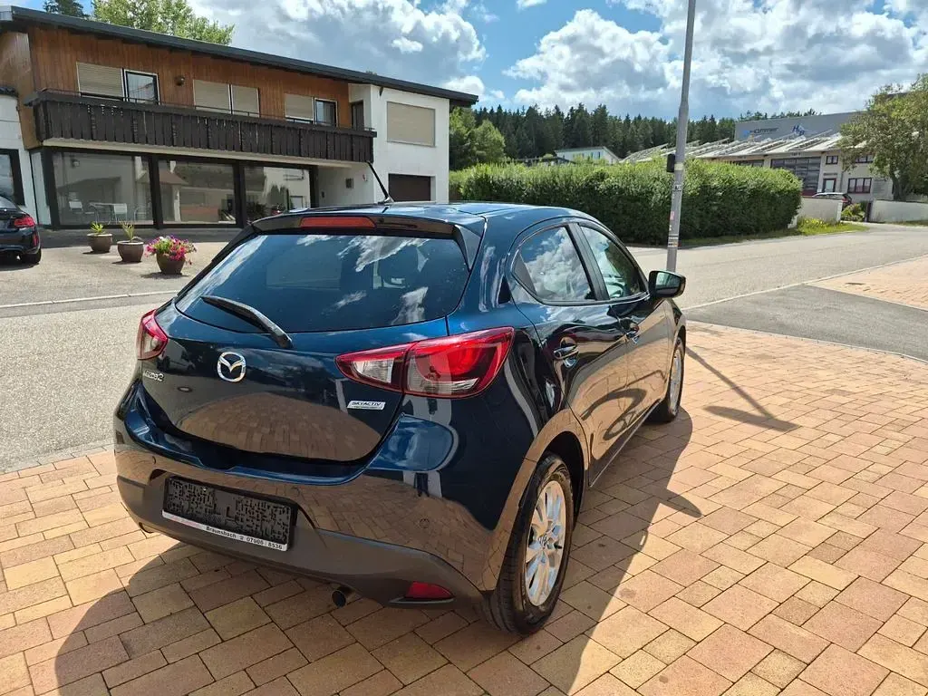 Gebraucht Mazda 2 Exclusive-Line 105 PS (77 kW) 2016 Blau Limousine