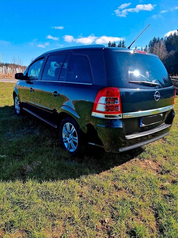 Gebraucht Opel Zafira 125 PS (91 kW) 2013 Schwarz Van / Kleinbus