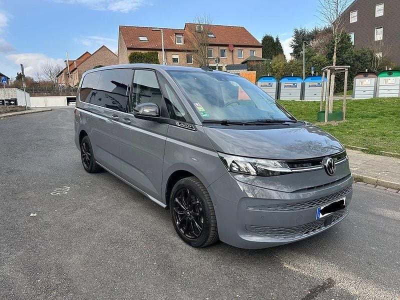 Gebraucht VW Multivan Life 204 PS (150 kW) 2022 Grau Van