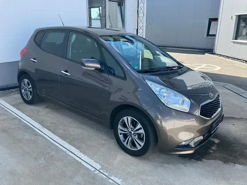 Gebraucht Kia Venga Spirit 125 PS (91 kW) 2017 Sandbeige met. Kleinwagen