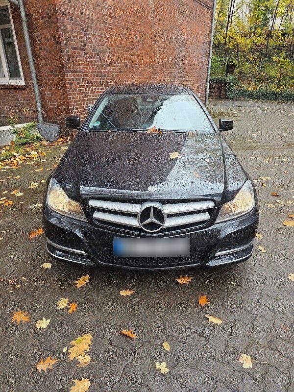Gebraucht Mercedes C180 156 PS (114 kW) 2012 Schwarz Coupé