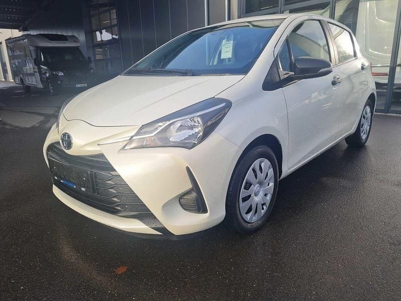 Alpin weiss Gebraucht 2019 Toyota Yaris Comfort Kleinwagen | 10.790 € (Guter Preis) - Bild 1/4