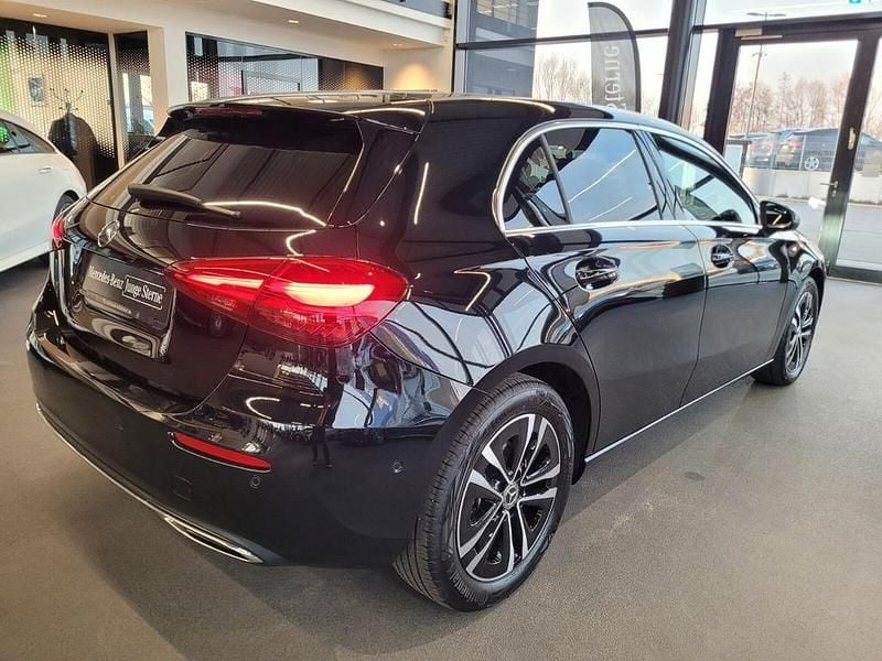 Gebraucht Mercedes A180 Progressive 136 PS (100 kW) 2024 Lack kosmosschwarz Limousine