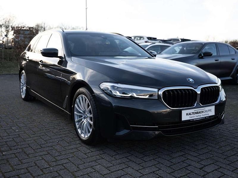 Gebraucht BMW 520 190 PS (139 kW) 2022 Grau Kombi