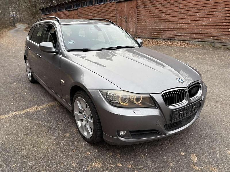 Gebraucht BMW 325 218 PS (160 kW) 2009 Grau Kombi
