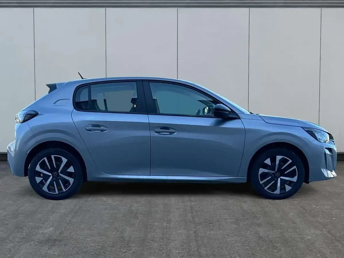 Neu Peugeot 208 Style 101 PS (74 kW) 2026 Grau Kleinwagen