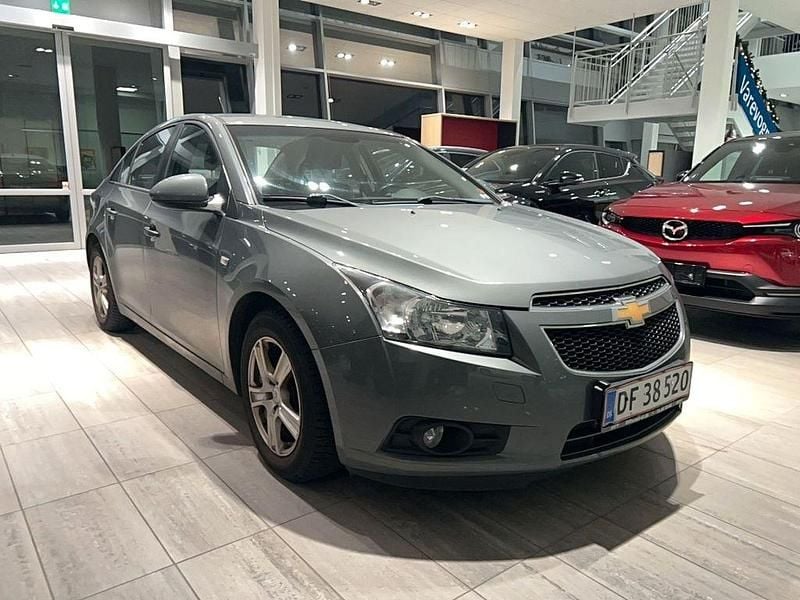 Grau Gebraucht 2011 Chevrolet Cruze LS Limousine | 2.000 € (Fairer Preis) - Bild 1/4