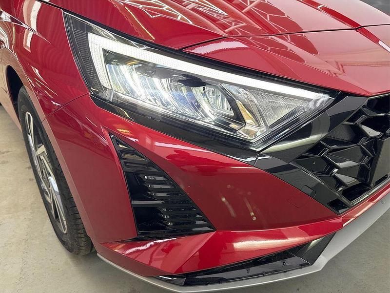 Neu Hyundai i20 Style 99 PS (72 kW) 2025 Rot Limousine