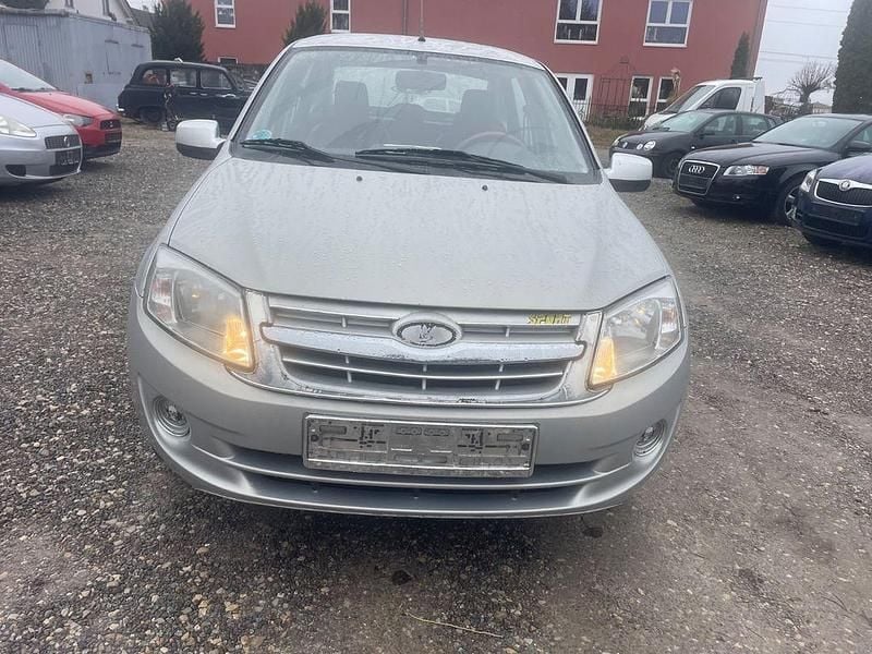 Second-hand Lada Granta 87 CP (63 kW) 2014 Argintiu Berlinǎ