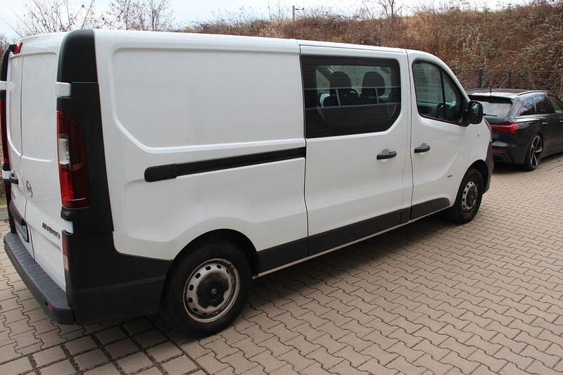 Gebraucht Opel Vivaro 125 PS (91 kW) 2018 Weiß Van / Kleinbus