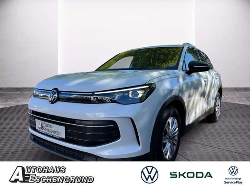 Oryxweiß perlmutteffekt Gebraucht 2024 VW Tiguan Goal SUV | 43.890 € (Superpreis) - Bild 1/4