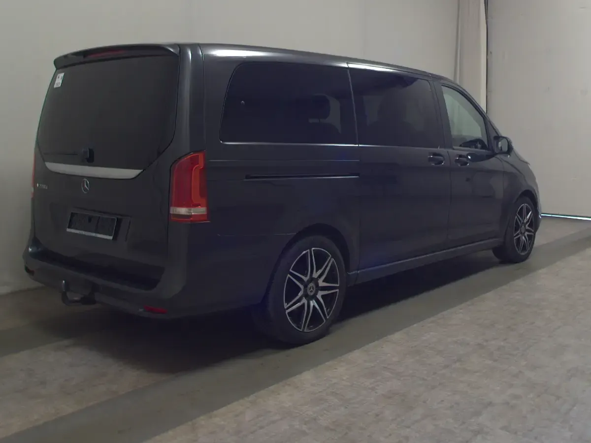 Gebraucht Mercedes V220 AMG line 163 PS (119 kW) 2021 Grau Van / Kleinbus