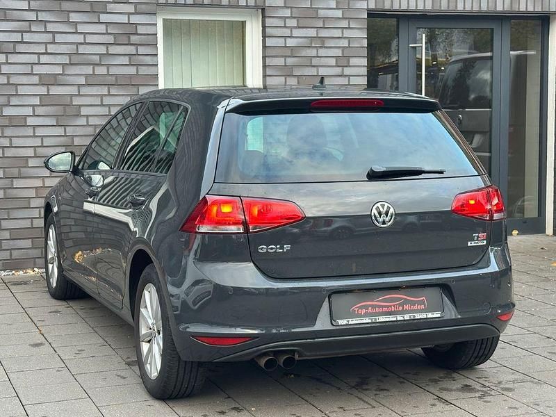 Gebraucht VW Golf VII LOUNGE 150 PS (110 kW) 2015 Uranograu/cinza urano Limousine