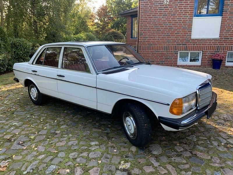 Gebraucht Mercedes 240 72 PS (52 kW) 1980 Weiß Limousine